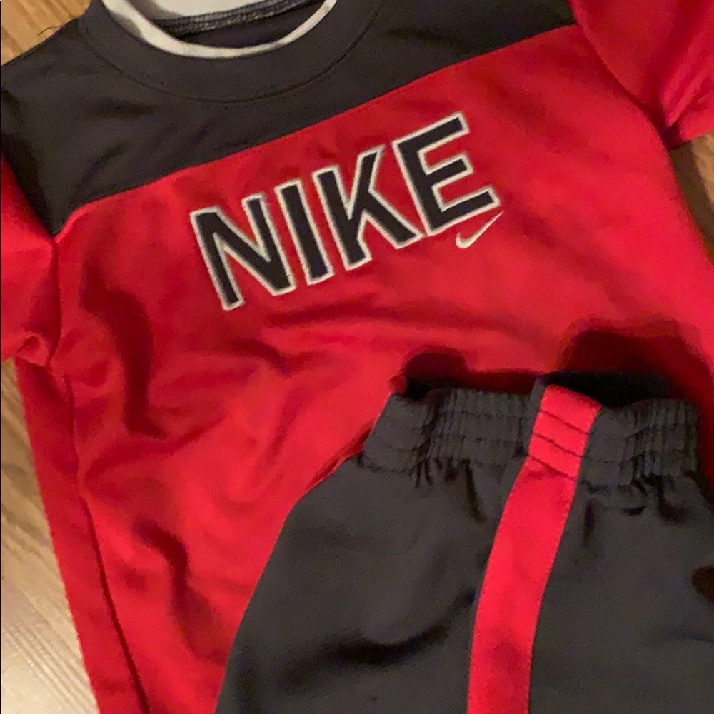 Nike Outfit - Picture 3 of 3